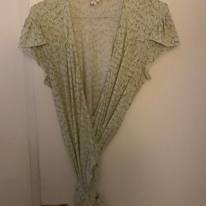 Wrap around dress free white, size class equal to size 12